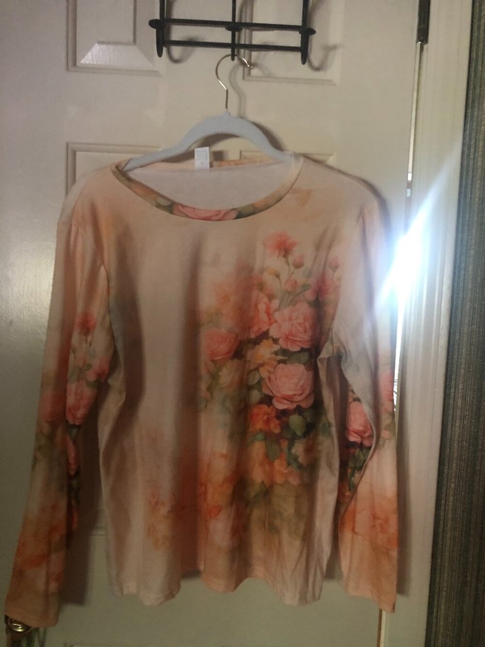 Log sleeved foral and beigeJersey Tshirt.Very soft material.Sz Lg